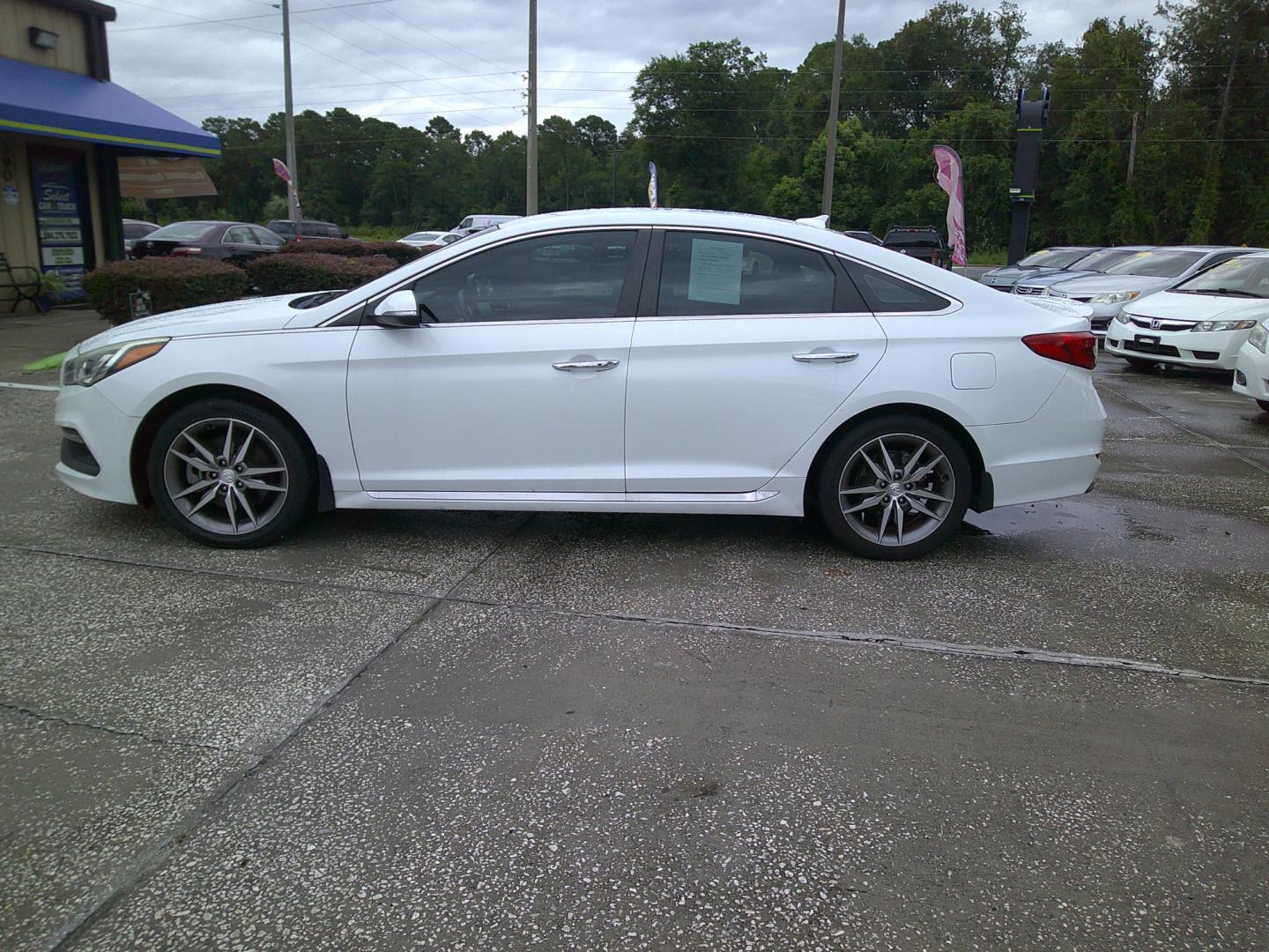 2015 WHITE HYUNDAI SONATA SPORT 2.0T; L (5NPE34AB5FH) , located at 390 Hansen Avenue, Orange Park, FL, 32065, (904) 276-7933, 30.130497, -81.787529 - Photo#4